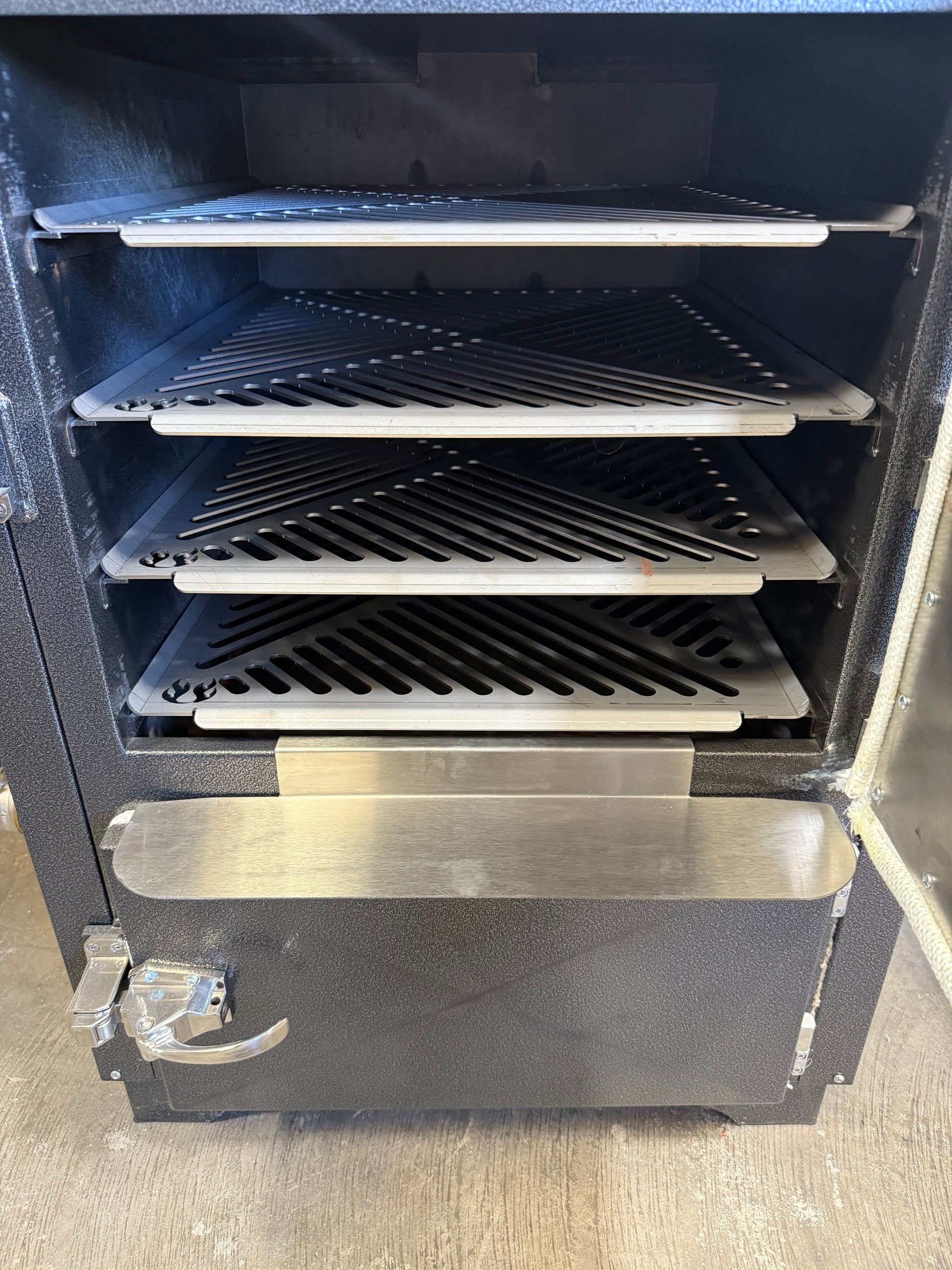 Backwoods Chubby/Blue Bayou Smokers Lil Bayou Grease Shield interior showcasing shelves for grilling and smoking.