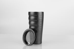 Grizzly Gear Grip Cup 20 oz with ergonomic grip, perfect for outdoor grilling and BBQ adventures.