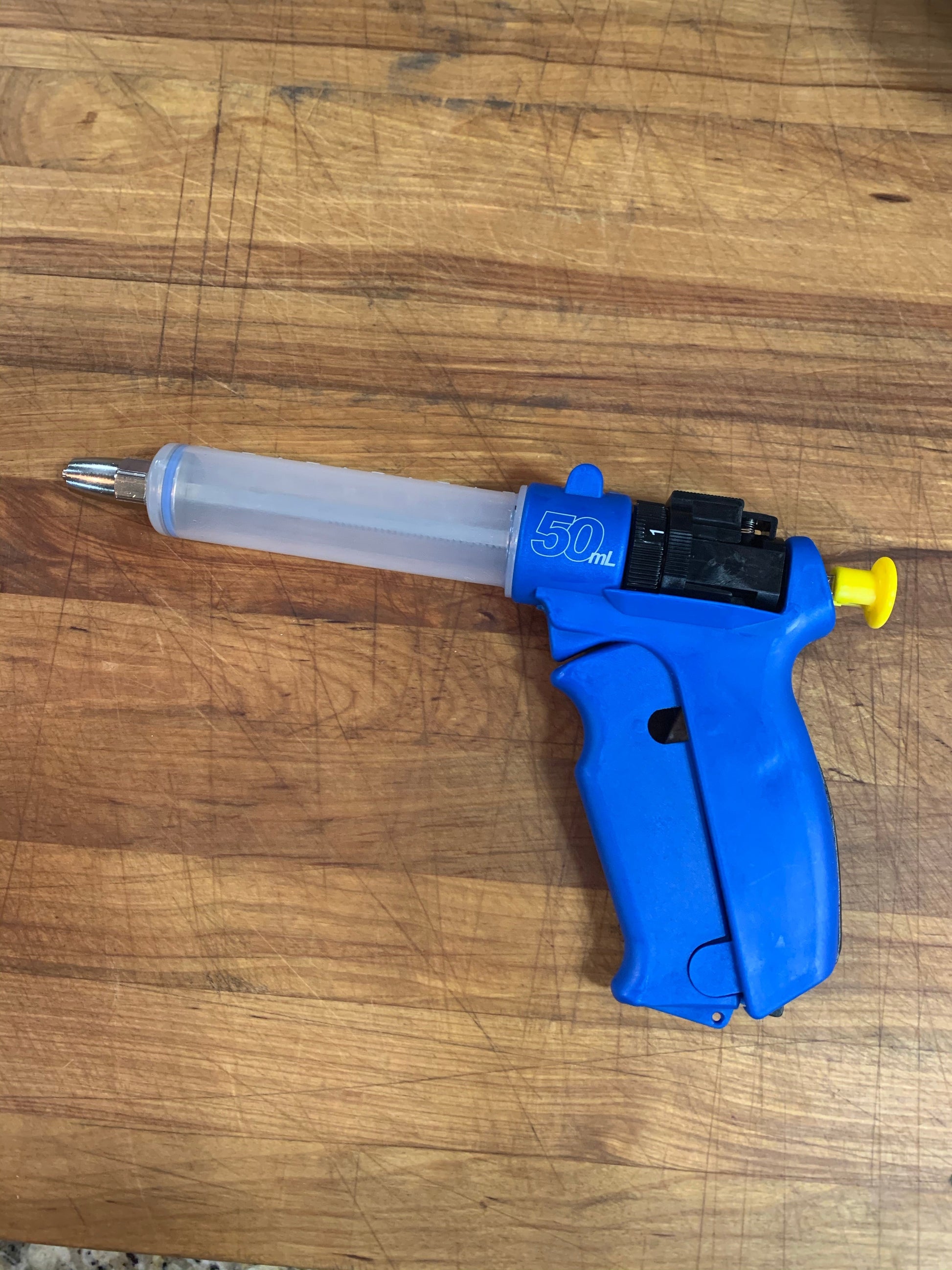 Semi automatic 50 ml Injector for injecting marinades into meat, ideal for BBQ enthusiasts and grill lovers.