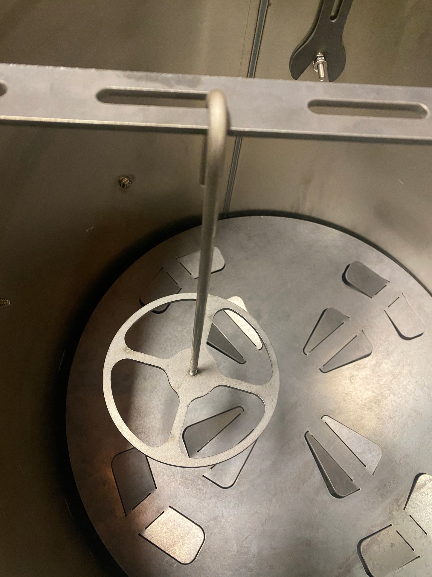 SmokerBuilder Draftmaster chicken hanger designed for effective hanging in grills and smokers.