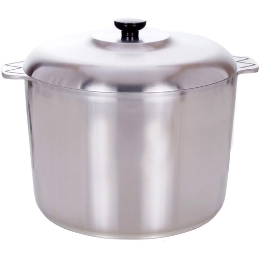 McWare 14 QT Stock Pot for cooking gumbo, perfect for barbecue enthusiasts and outdoor grills.