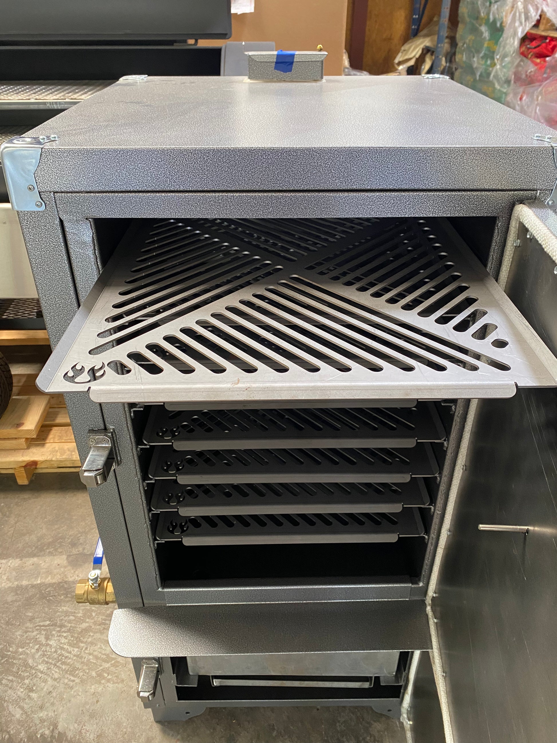 Cajun top cooker smoker