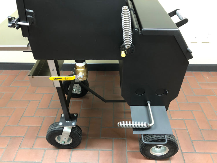 American Barbecue Systems All Star Smoker side view showcasing its durable design and mobility features.
